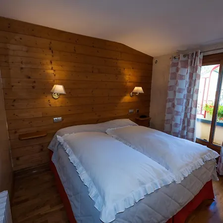 Restaurant De Charme La Lozerette - Proche Florac Hotel 3*